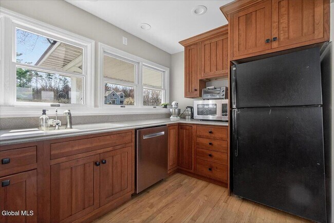 Building Photo - 15 Chase Ln