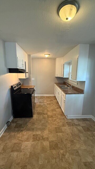 Building Photo - EAST SIDE 2 BEDROOM WITH BASEMENT!  AVAILABLE NOW!