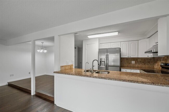 Building Photo - 2387 Crescent Park Dr