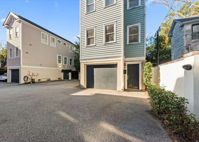 Building Photo - 2 Bedroom, 2.5 Bath Condo in Harleston Village of Downtown Charleston!