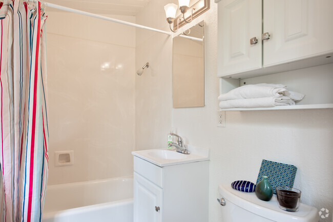 1BR, 1BA - 500 SqFt Upstairs - Hopkins Park Apartments