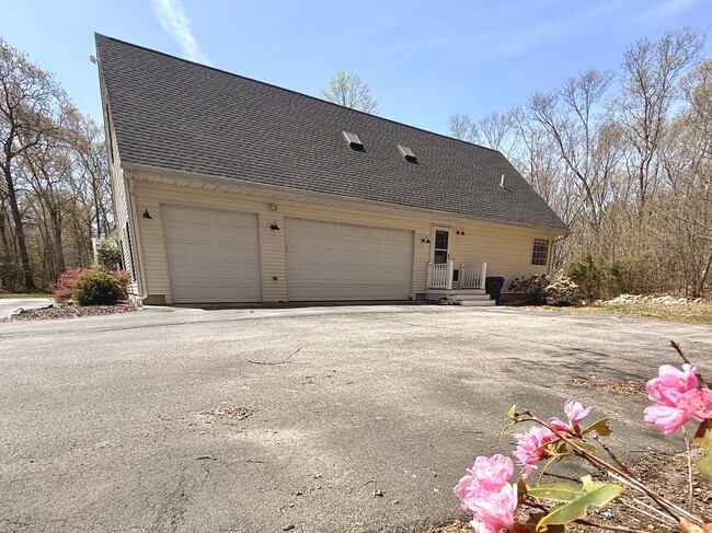 Building Photo - 123 Tom Wheeler Rd