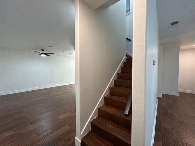 Building Photo - 2445 Monarch Dr