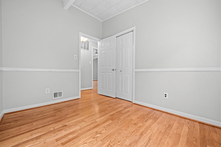Building Photo - 7403 Carmine St
