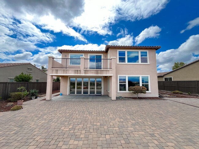 Building Photo - 5bd/3ba, 3969 sq ft Home in Gated Community in Vista!