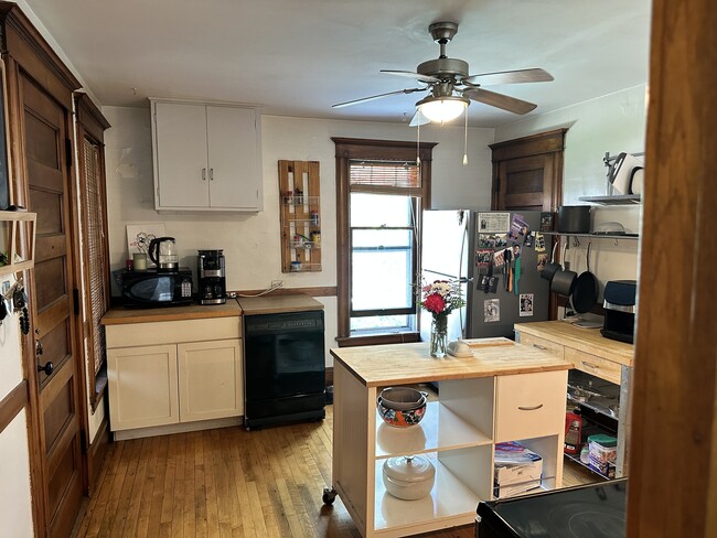 Building Photo - 309 6th Ave NE