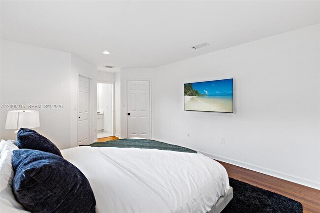 Building Photo - 14850 Old Cutler Rd