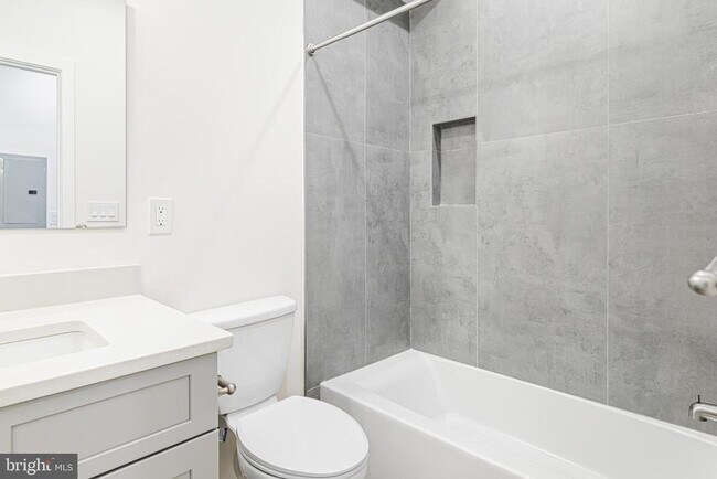 Building Photo - 2350 Moore St