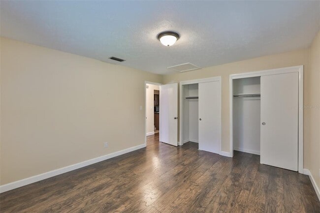 Building Photo - 105 N Kingsway Rd