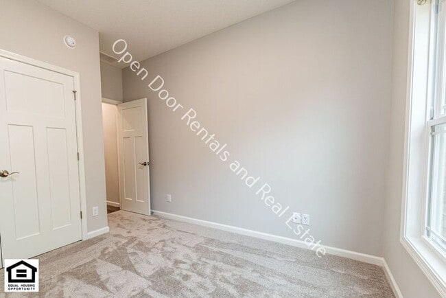 Building Photo - 307 Toledo St