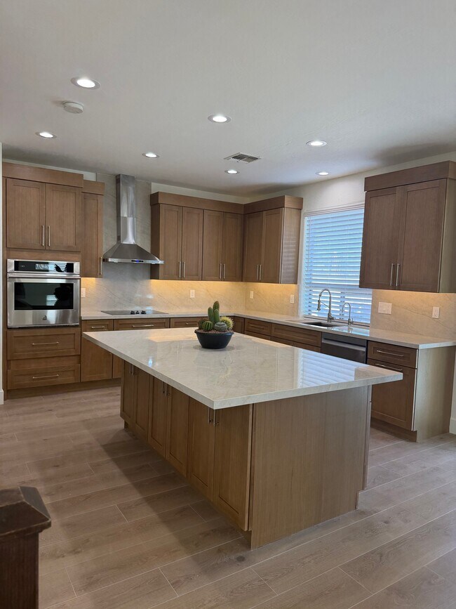 Building Photo - 2741 E Quiet Hollow Ln
