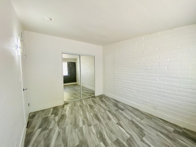 Building Photo - $600 OFF Move In Special ! Spacious Design...