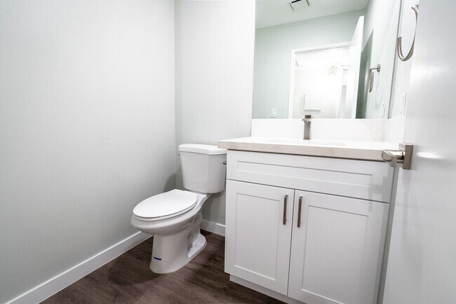 Interior Photo - 960 N. Alfred