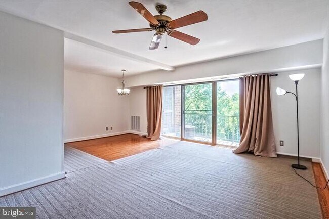 Building Photo - 4414 Island Pl