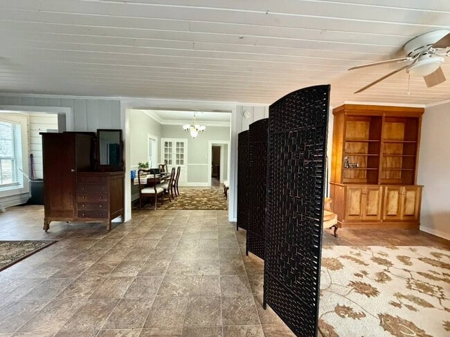 Building Photo - 102 Mulberry St