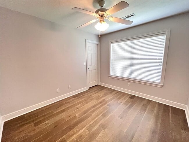 Building Photo - 208 Tunbridge Dr