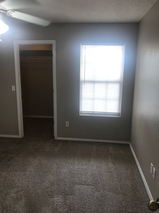 Building Photo - 1040 S Clifton Ave