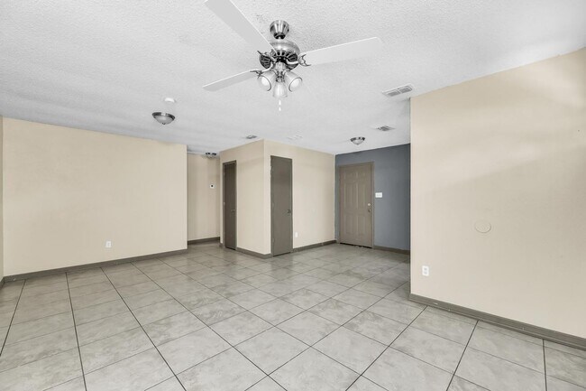 Building Photo - 440 W Siesta St