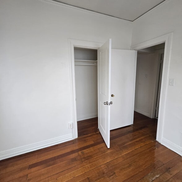 Building Photo - 833 N Formosa Ave