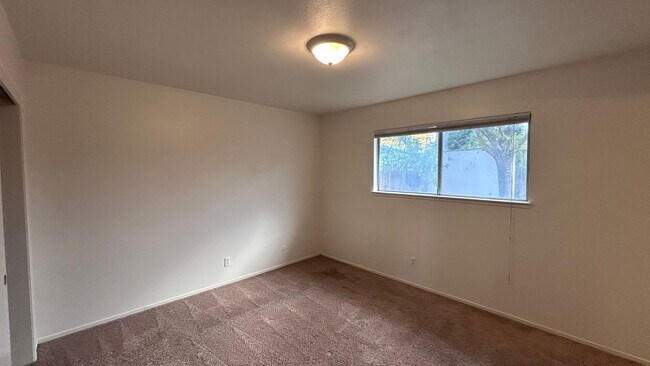 Building Photo - 2004 Robbie Ave