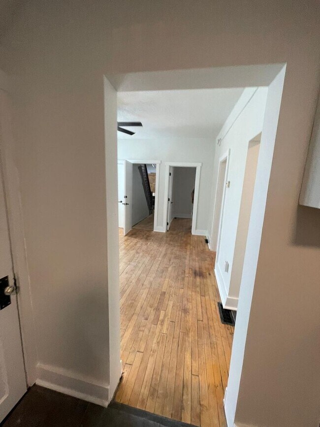 Building Photo - Your Ideal Living Space!