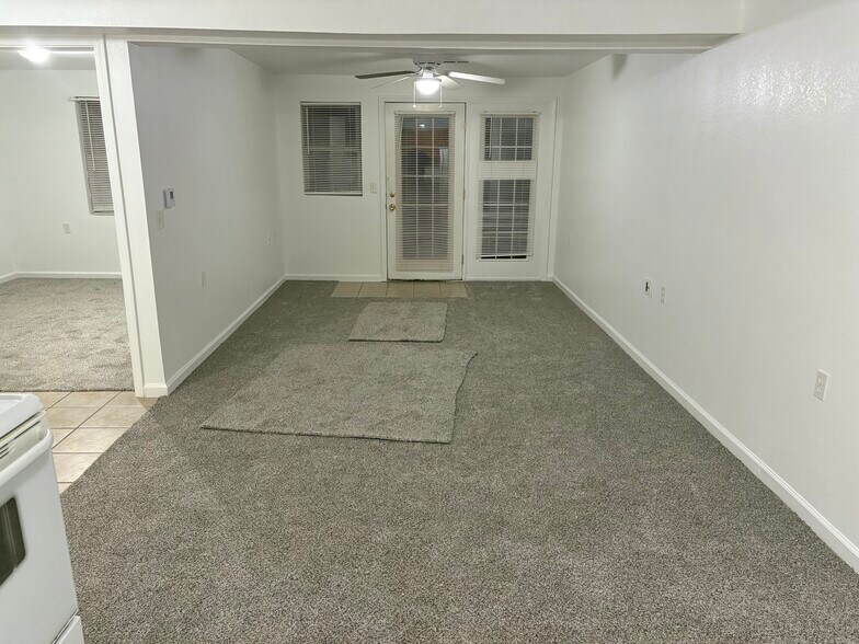 Building Photo - 2370 Old River Rd