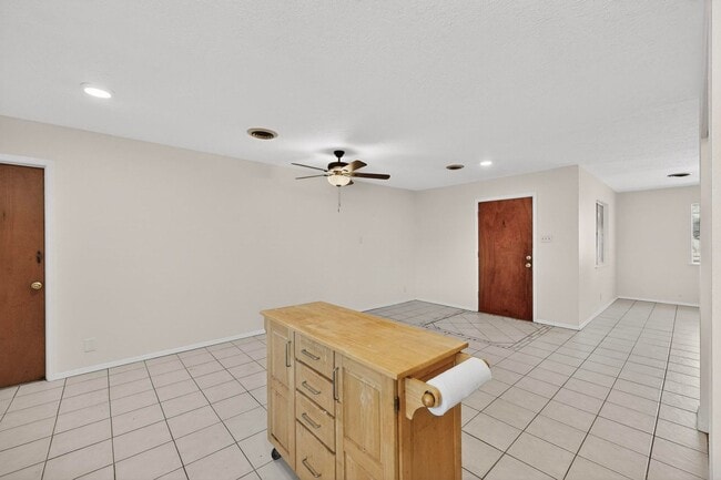 Building Photo - 3 Bedroom, 1.5 Bathroom Home! Ready to see the property in person? Call us at (505) 831-8700 to s...
