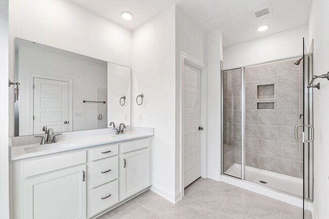 Building Photo - Stunning 4-Bedroom Home for Rent in Prime Cary Location!