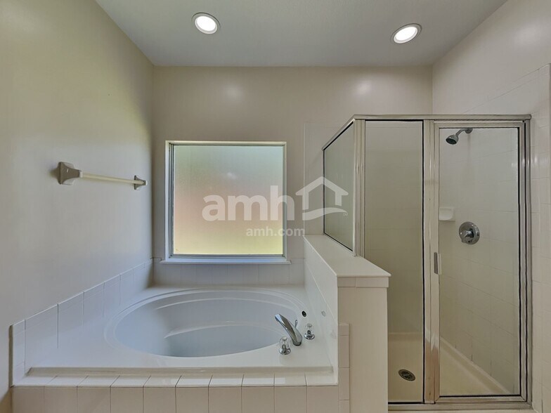 Building Photo - 1347 Ivyhedge Ave