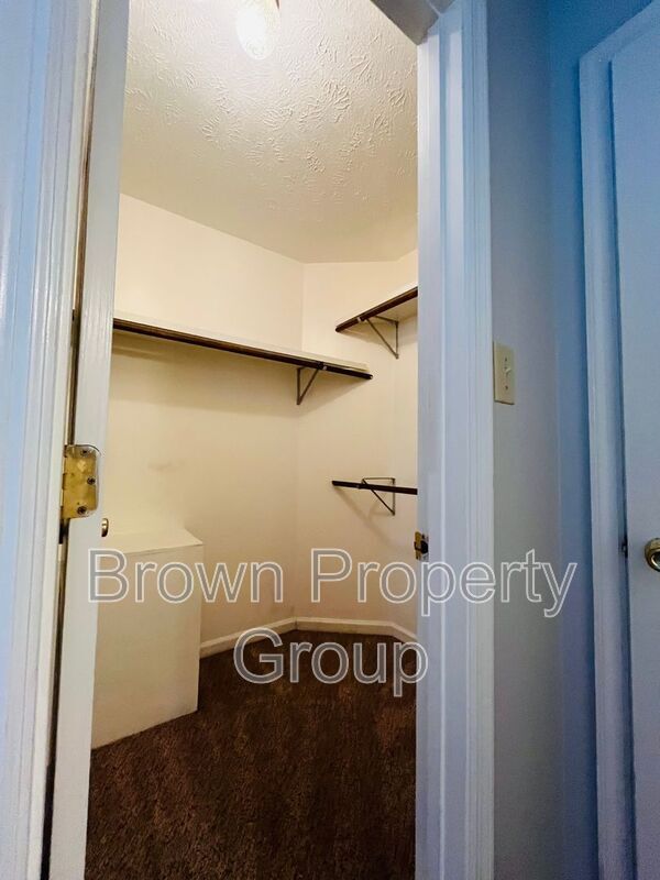 Building Photo - 121 Sprucepine Dr