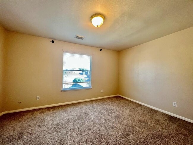 Building Photo - 2339 Plantation Bend Dr