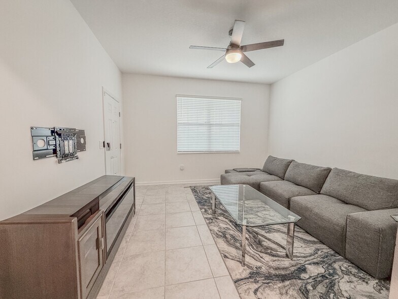Building Photo - 1131 Pomelo St