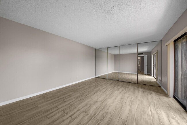 Building Photo - 388 Lake Arbor Dr