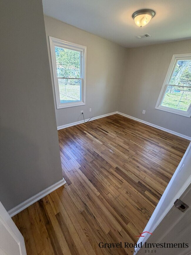 Building Photo - Beautifully Remodeled 3-Bedroom, 1-Bathroom House