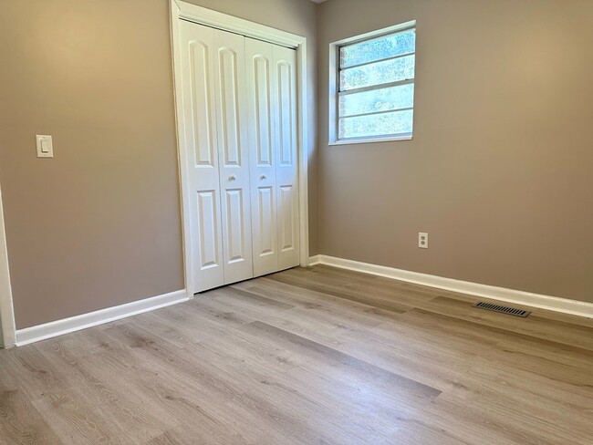 Building Photo - 1138 Philema Rd S