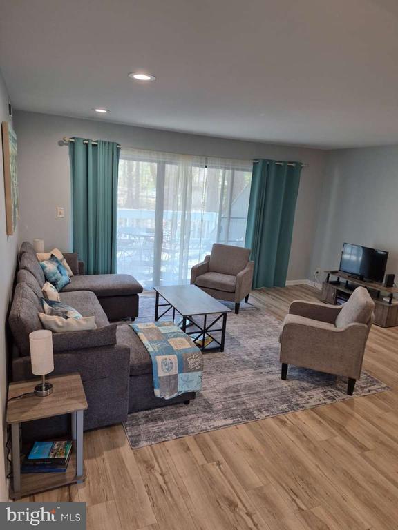 Building Photo - 39633 Round Robin Way