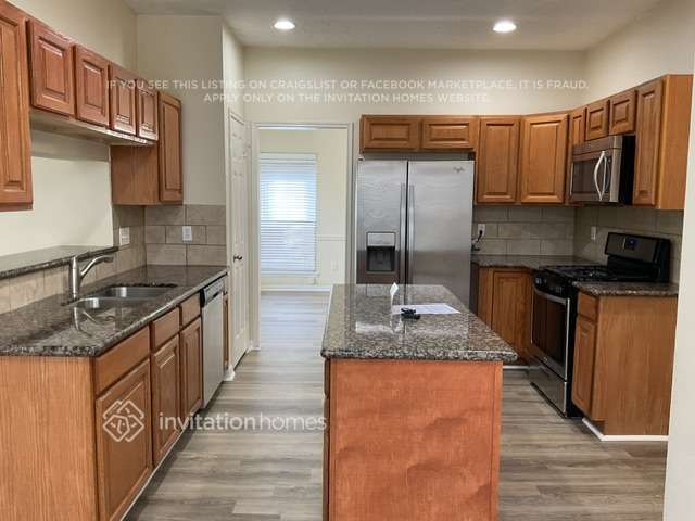 Building Photo - 14423 Sun Harbor Dr