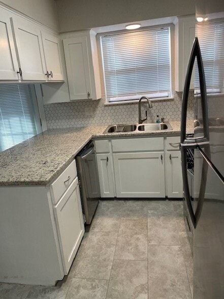 Building Photo - 407 W Semands St