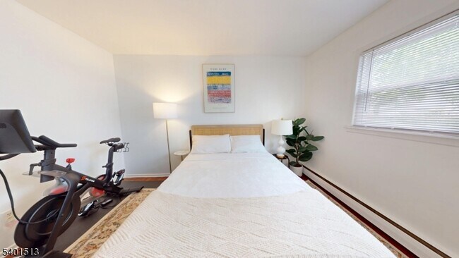 Building Photo - 121 3rd St