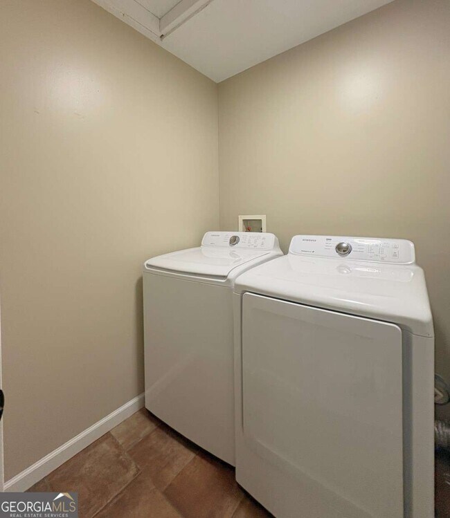 Building Photo - 108 Crestwood Ct