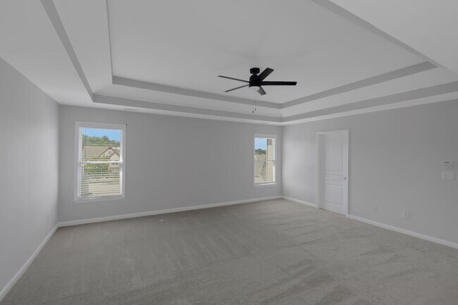 Building Photo - Beautiful large 4-bedroom home