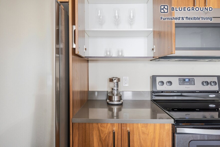 Building Photo - 1414 10th Ave