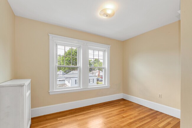 Building Photo - 97 Willow St