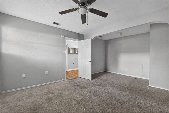 Building Photo - Charming 3-Bedroom Home on a Corner Lot in Fort Worth!