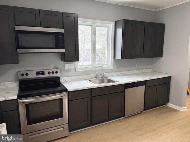 Building Photo - 905 Stone Rd