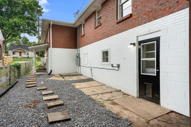 Building Photo - 1036 Seymour Ave