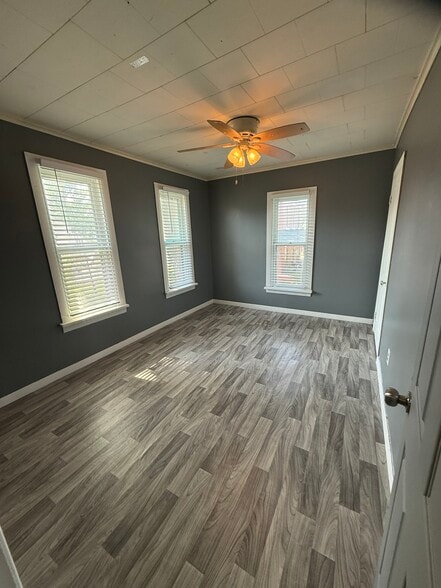 Building Photo - 127 S Woodlawn Ave