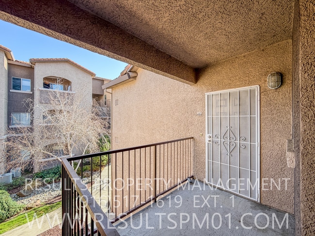 Building Photo - 1 Bed 1 Bath Roseville Condo with Attached Garage