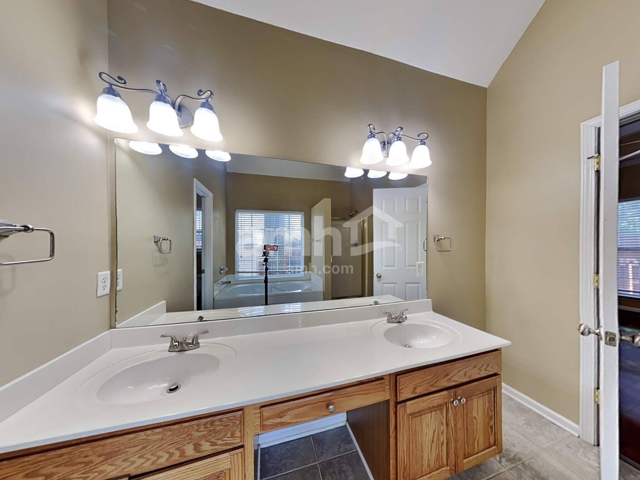 Building Photo - 5105 Bay Overlook Dr