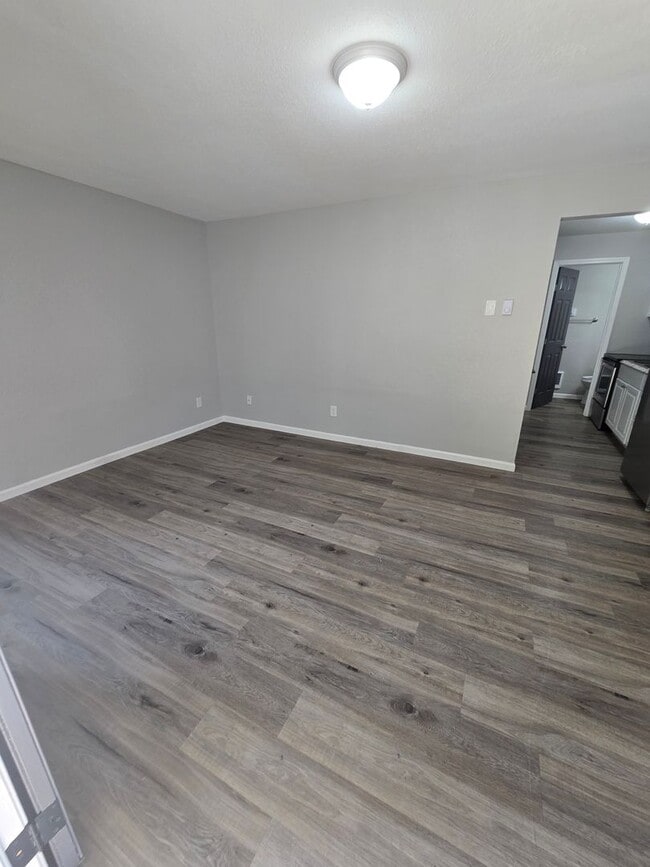 Building Photo - Remodeled Studio Apartment